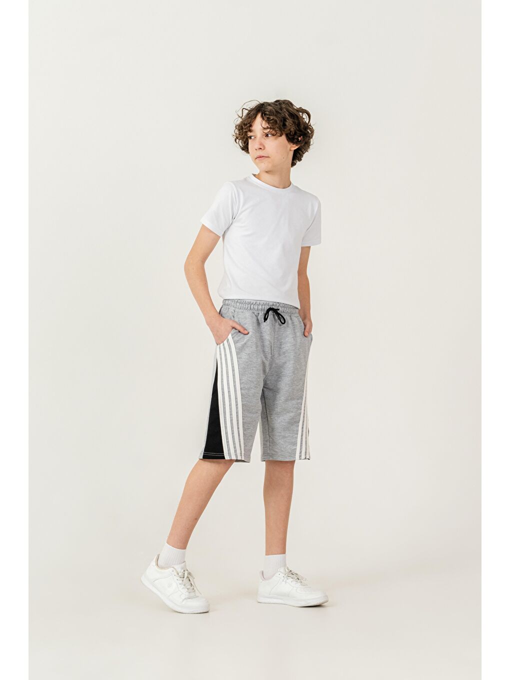 Gri Garni Parçalı Çift Bacak 4 Şeritli  Erkek Çocuk Şort-2