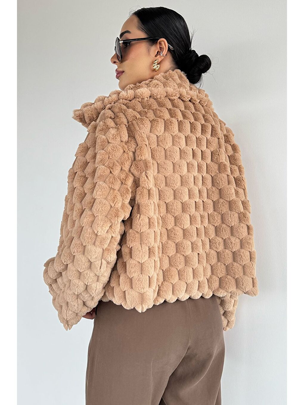 Ekru Kadın İç Astarlı Pelüş Mont-4