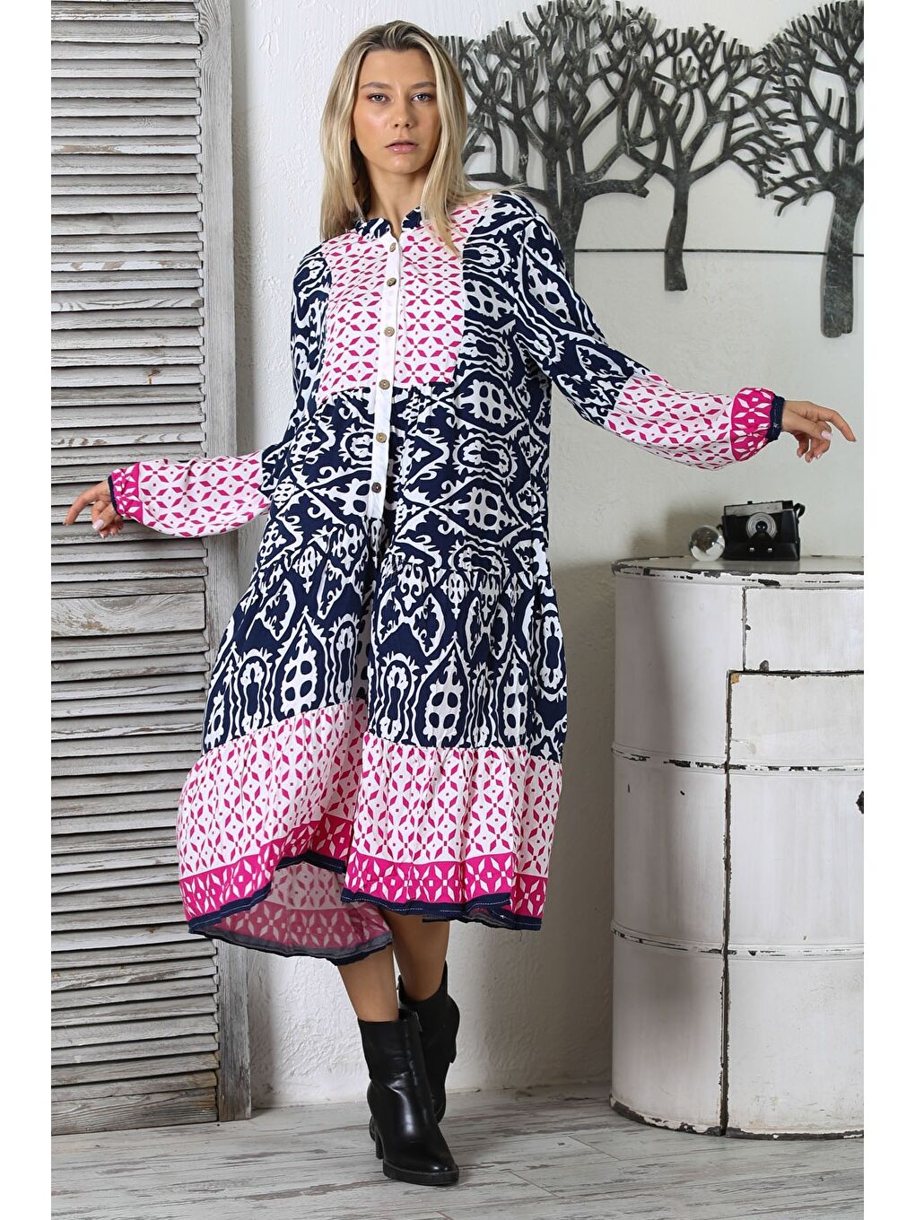 Lacivert-Beyaz-Pembe Hakim Yaka Uzun Kol Düğmeli Fırfırlı Geniş Kesim Dokuma Casual Elbise-5