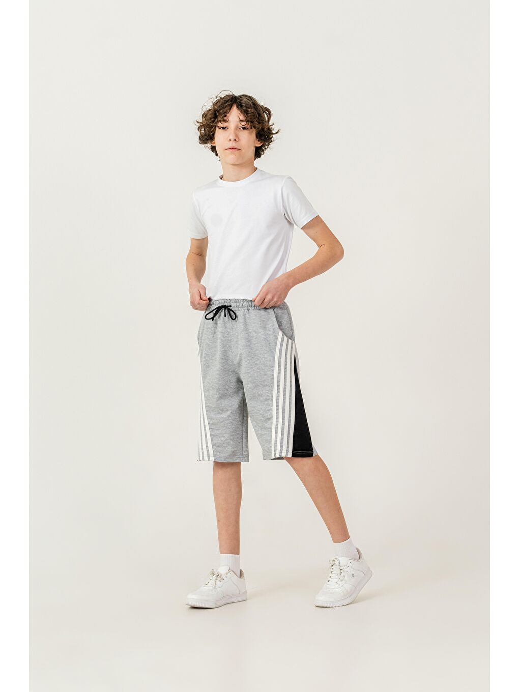 Gri Garni Parçalı Çift Bacak 4 Şeritli  Erkek Çocuk Şort-3
