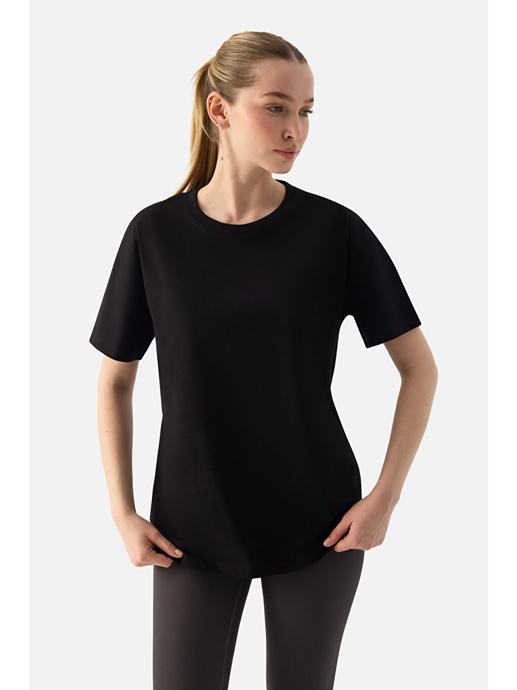 Elora Rahat Kalıp Oversize Siyah Tişört