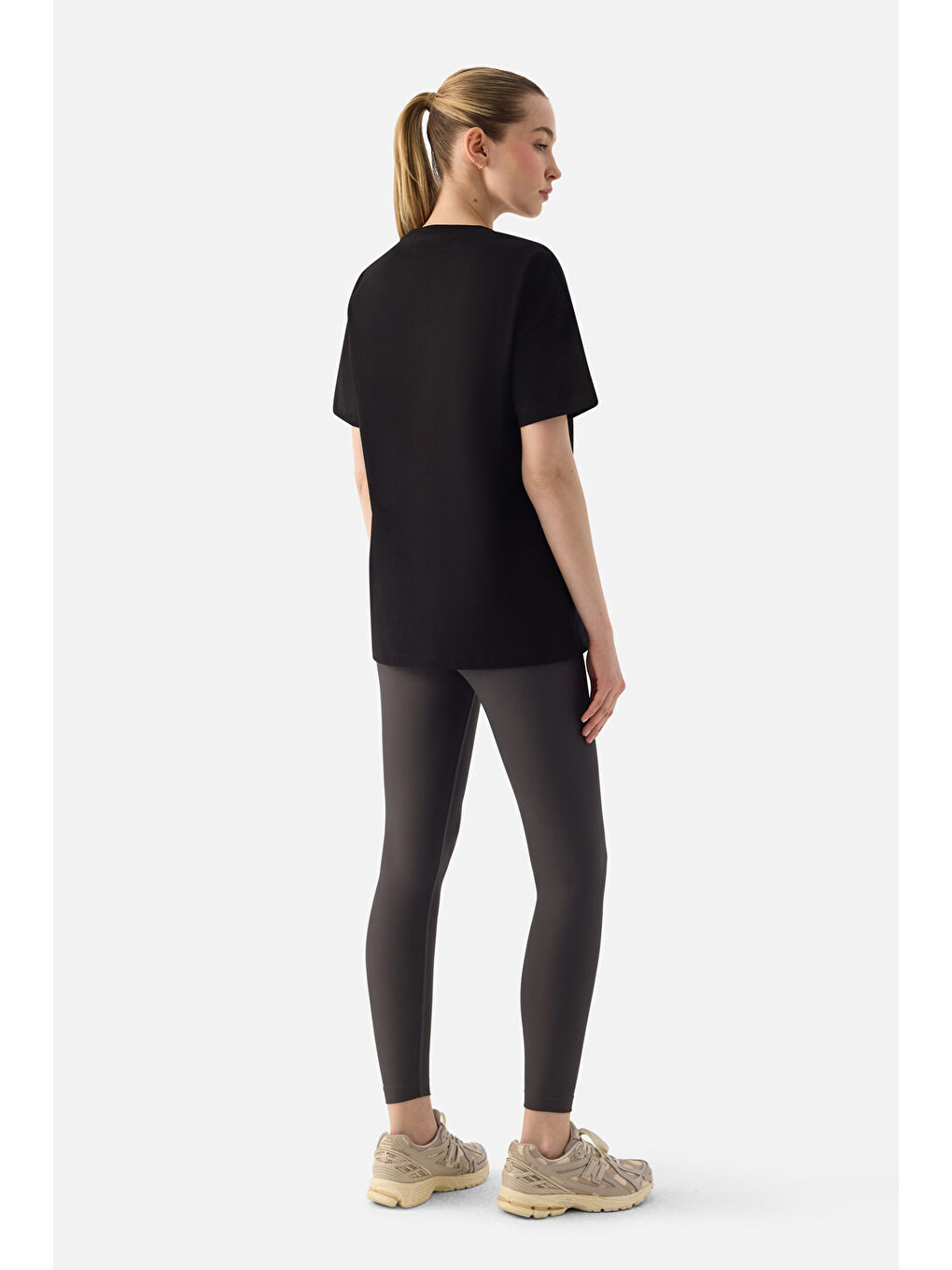 Elora Rahat Kalıp Oversize Siyah Tişört-2