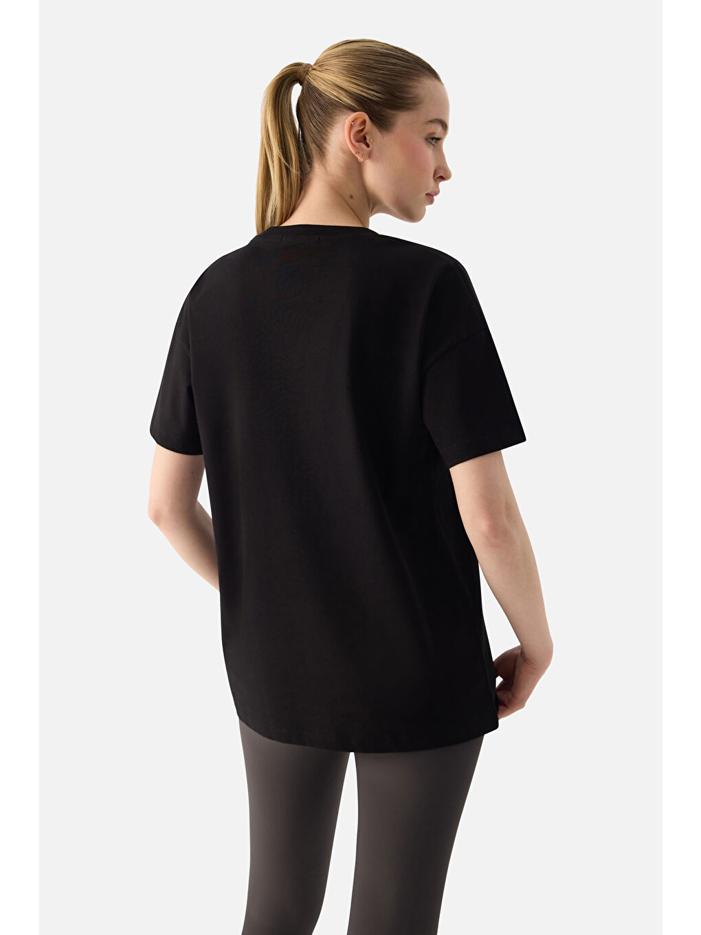 Elora Rahat Kalıp Oversize Siyah Tişört-3