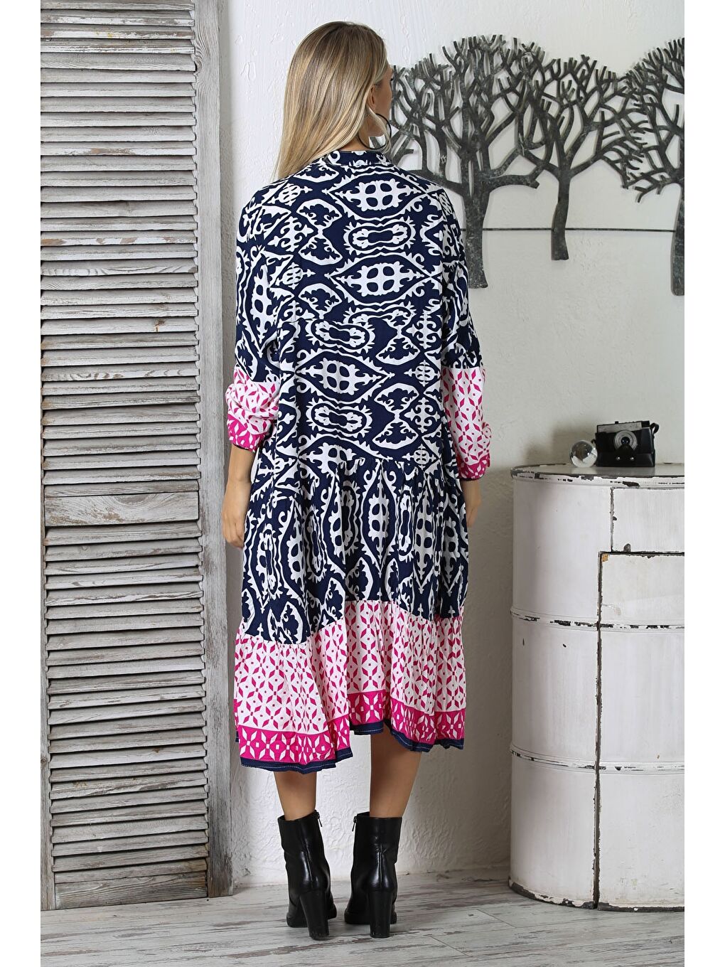 Lacivert-Beyaz-Pembe Hakim Yaka Uzun Kol Düğmeli Fırfırlı Geniş Kesim Dokuma Casual Elbise-6