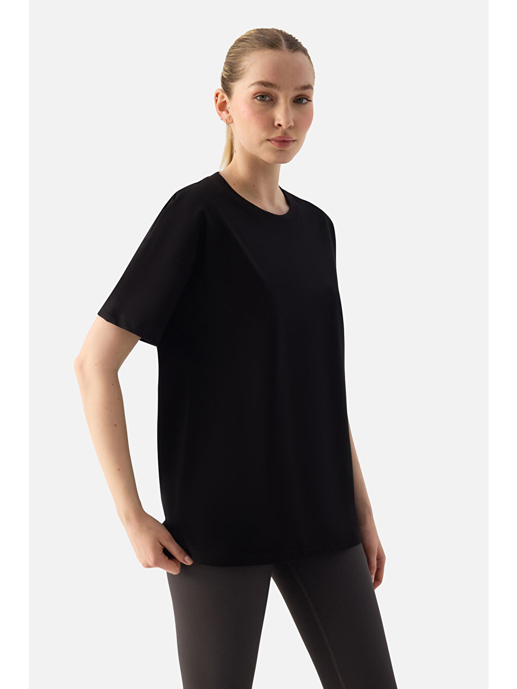 Elora Rahat Kalıp Oversize Siyah Tişört-4