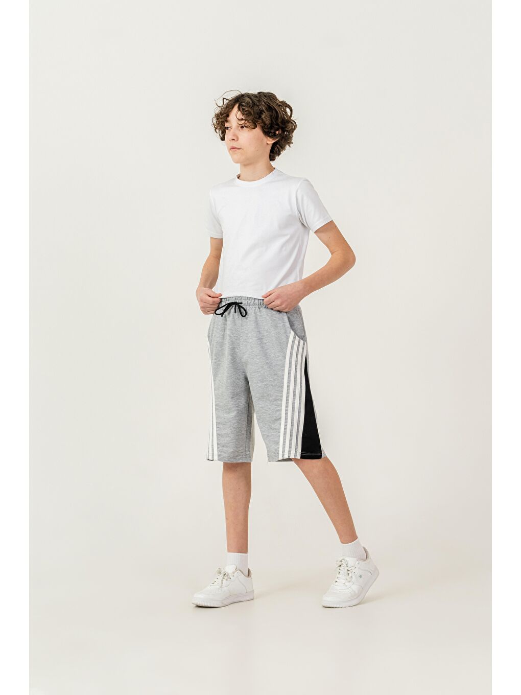Gri Garni Parçalı Çift Bacak 4 Şeritli  Erkek Çocuk Şort-4