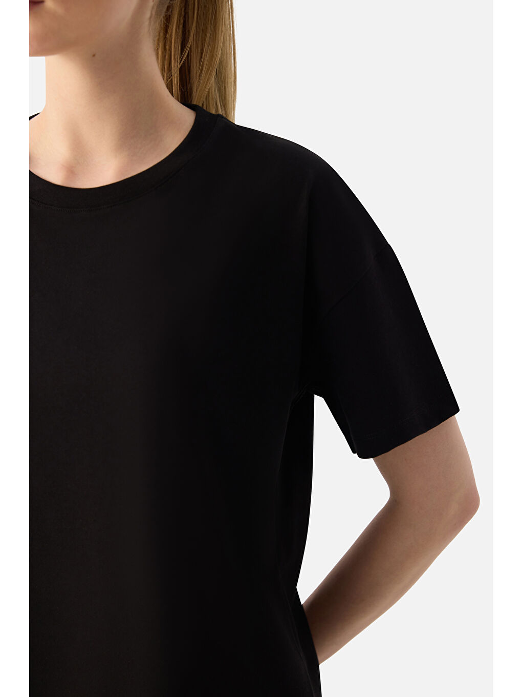 Elora Rahat Kalıp Oversize Siyah Tişört-5