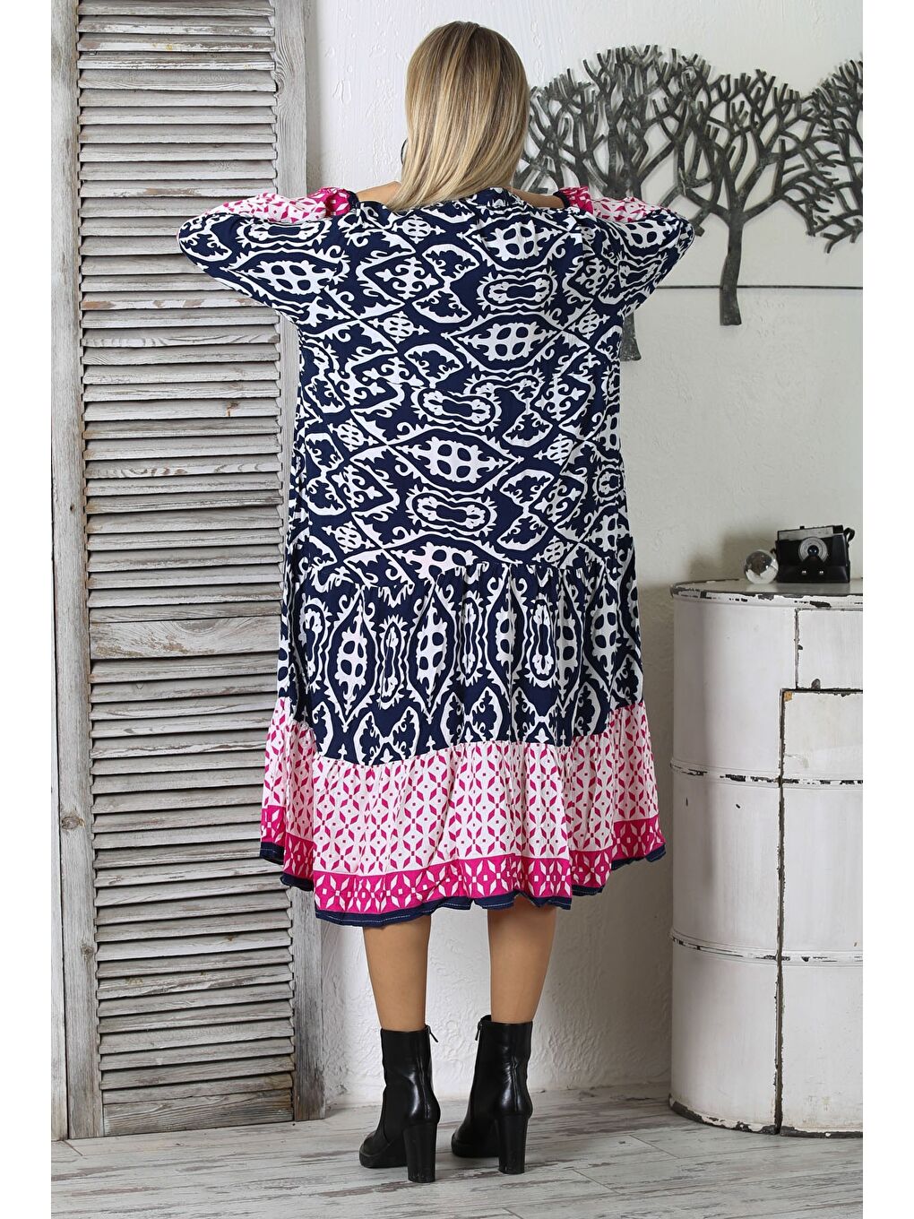 Lacivert-Beyaz-Pembe Hakim Yaka Uzun Kol Düğmeli Fırfırlı Geniş Kesim Dokuma Casual Elbise-7