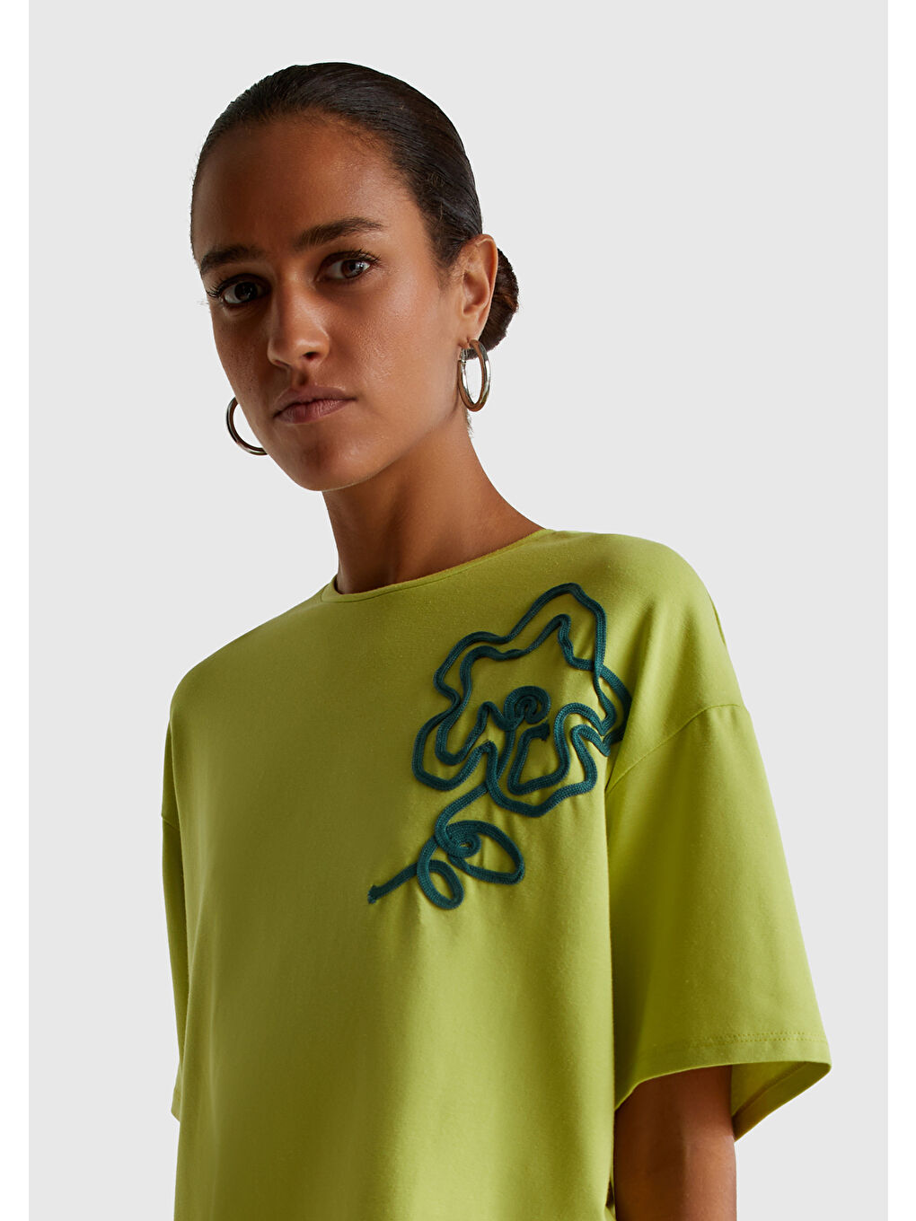 Kadın Açık Yeşil Pamuk Karışımlı Çiçek Aplikeli T-Shirt-5