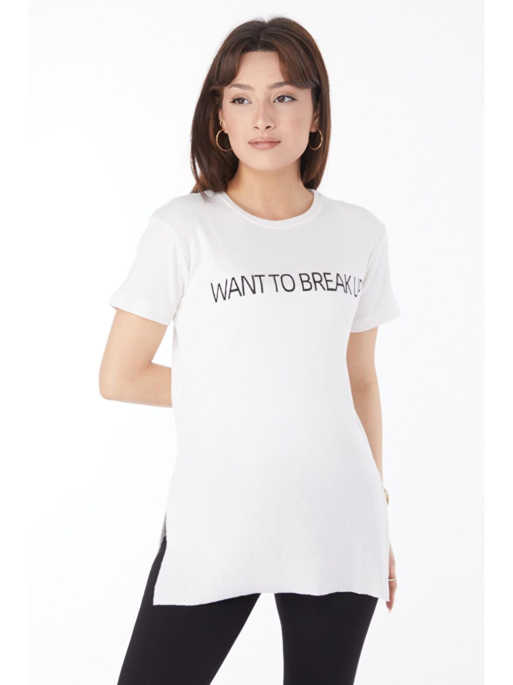 TOFİSA Beyaz Düz Bisiklet Yaka Kadın Beyaz Baskılı Yırtmaçlı T-shirt - 24791 - 2