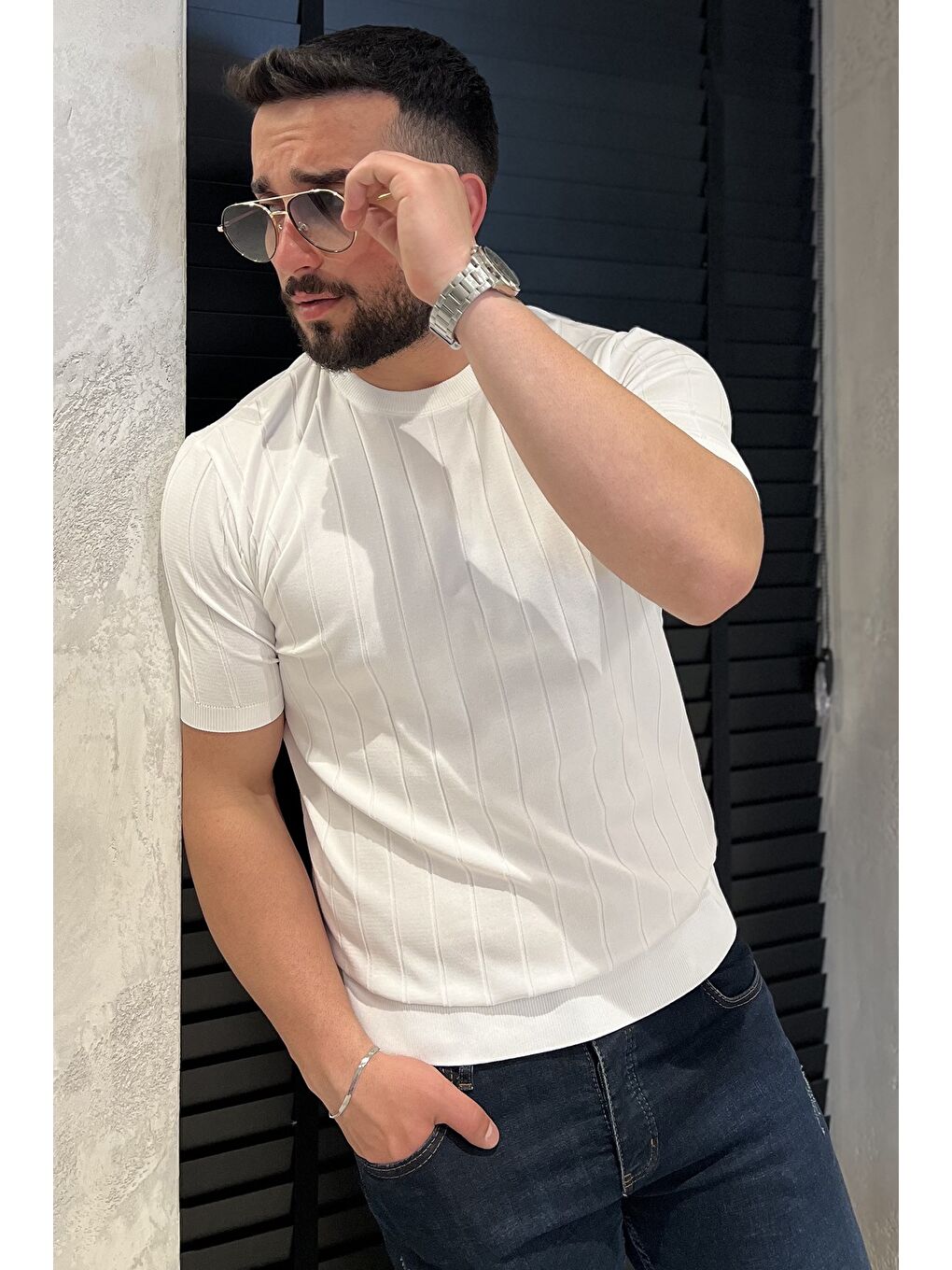 Beyaz Erkek Bisiklet Yaka Kendinden Çizgi Desenli Triko Tişört-1