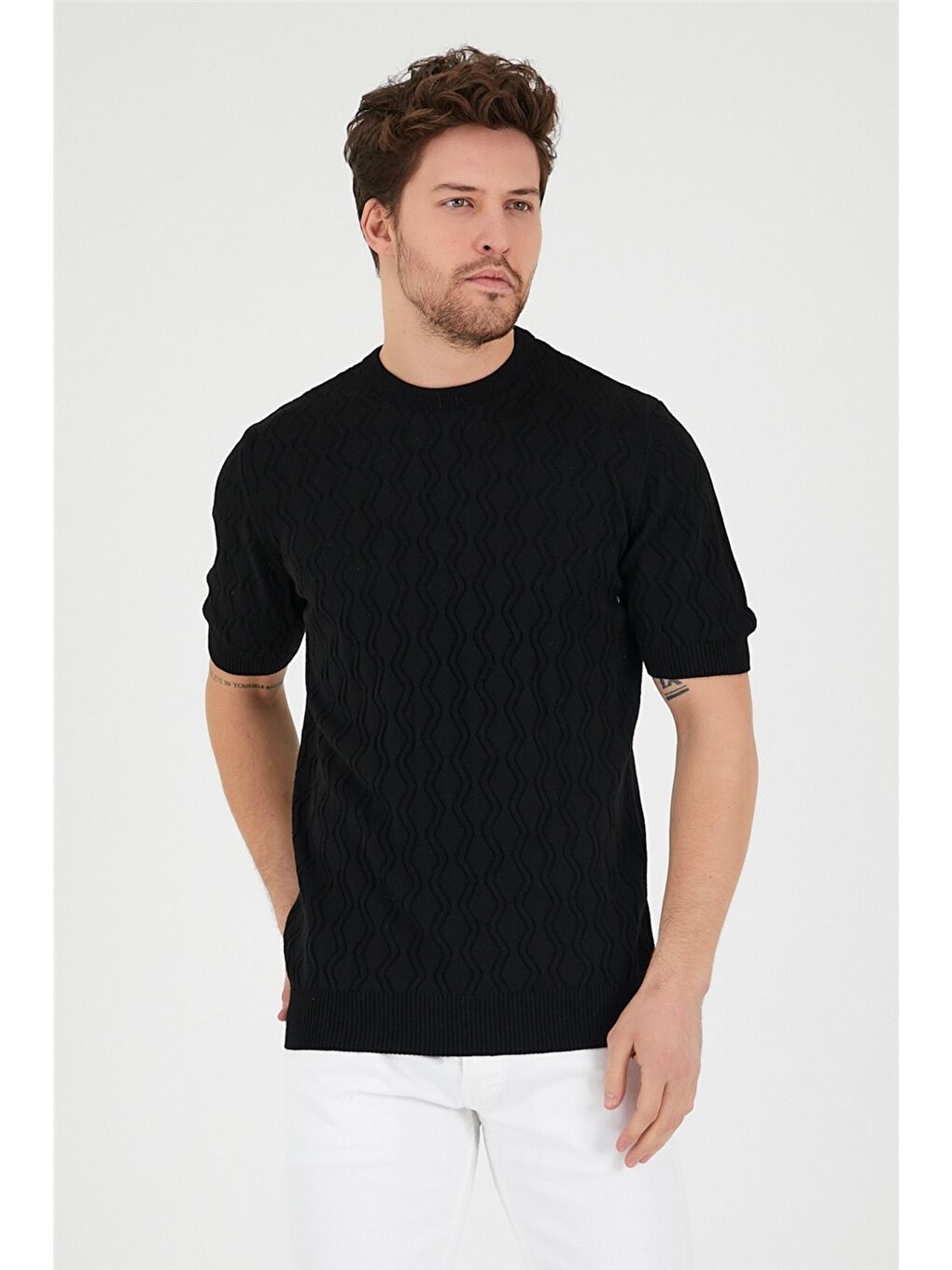 Siyah Erkek Yuvarlak Yaka Desenli Örme T-shirt