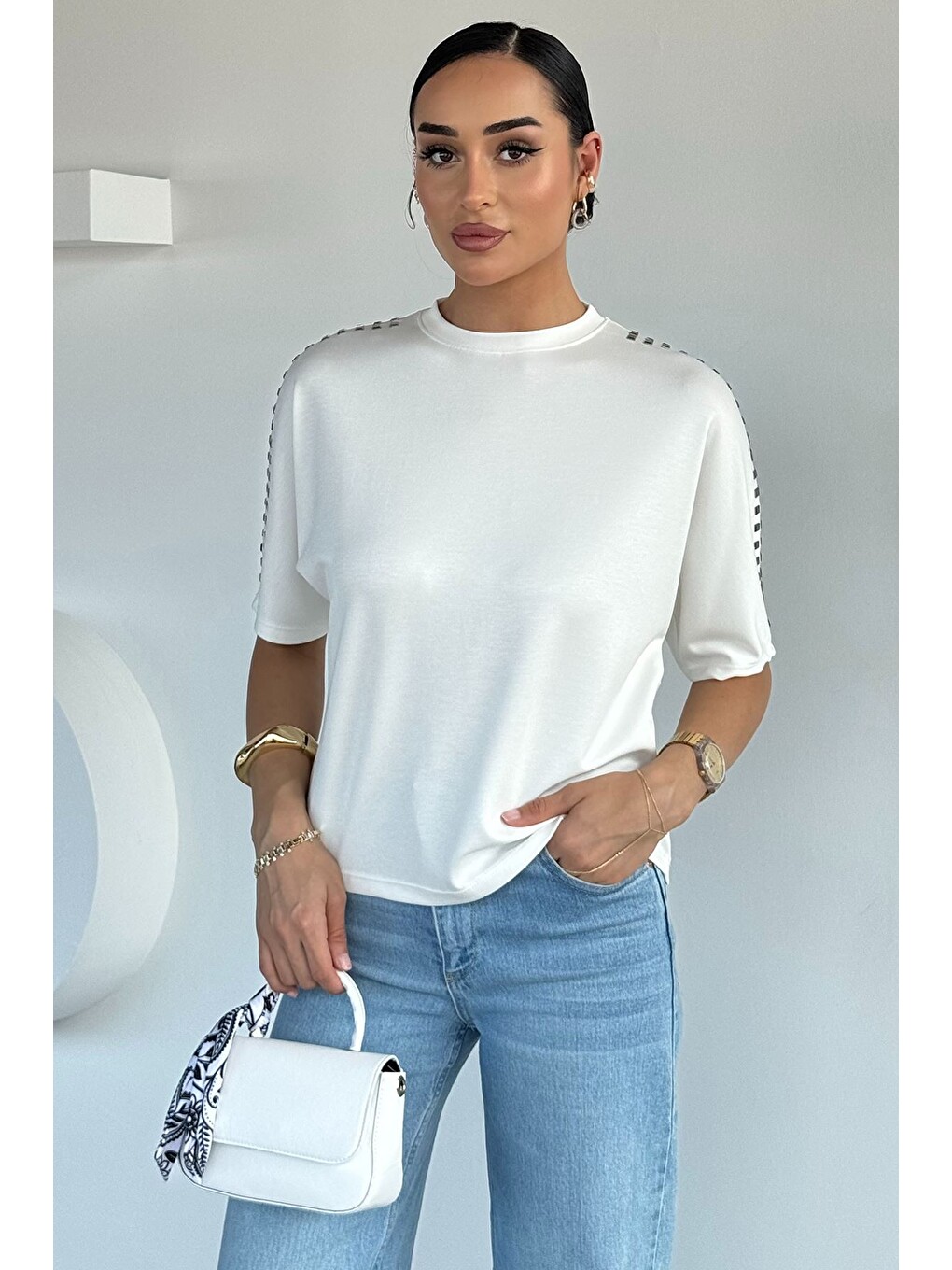 Ekru Kadın Omuzlar Metal Taşlı Oversize Bluz-1