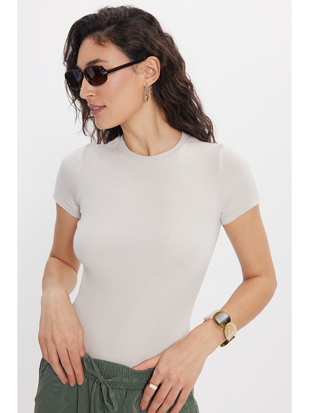 Kadın Slim Fit Dar Kesim Pamuklu Kısa Kollu Bisiklet Yaka Bej Tişört