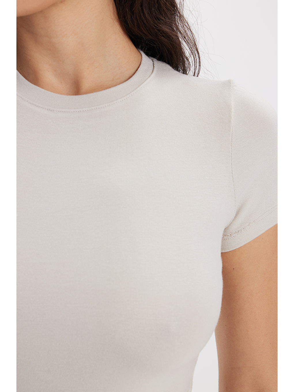 Kadın Slim Fit Dar Kesim Pamuklu Kısa Kollu Bisiklet Yaka Bej Tişört-3