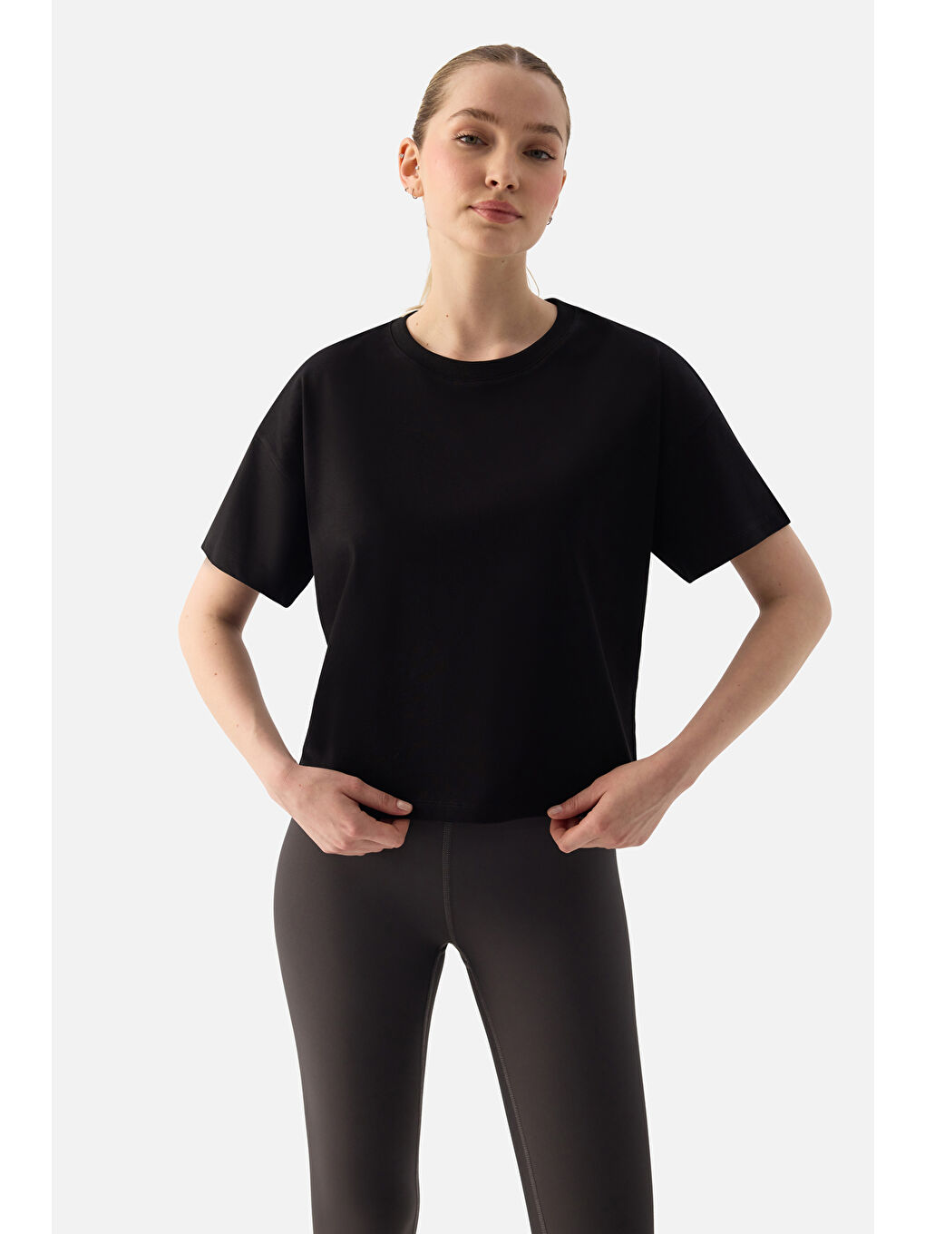 Noya Kısa Oversize Siyah Tişört