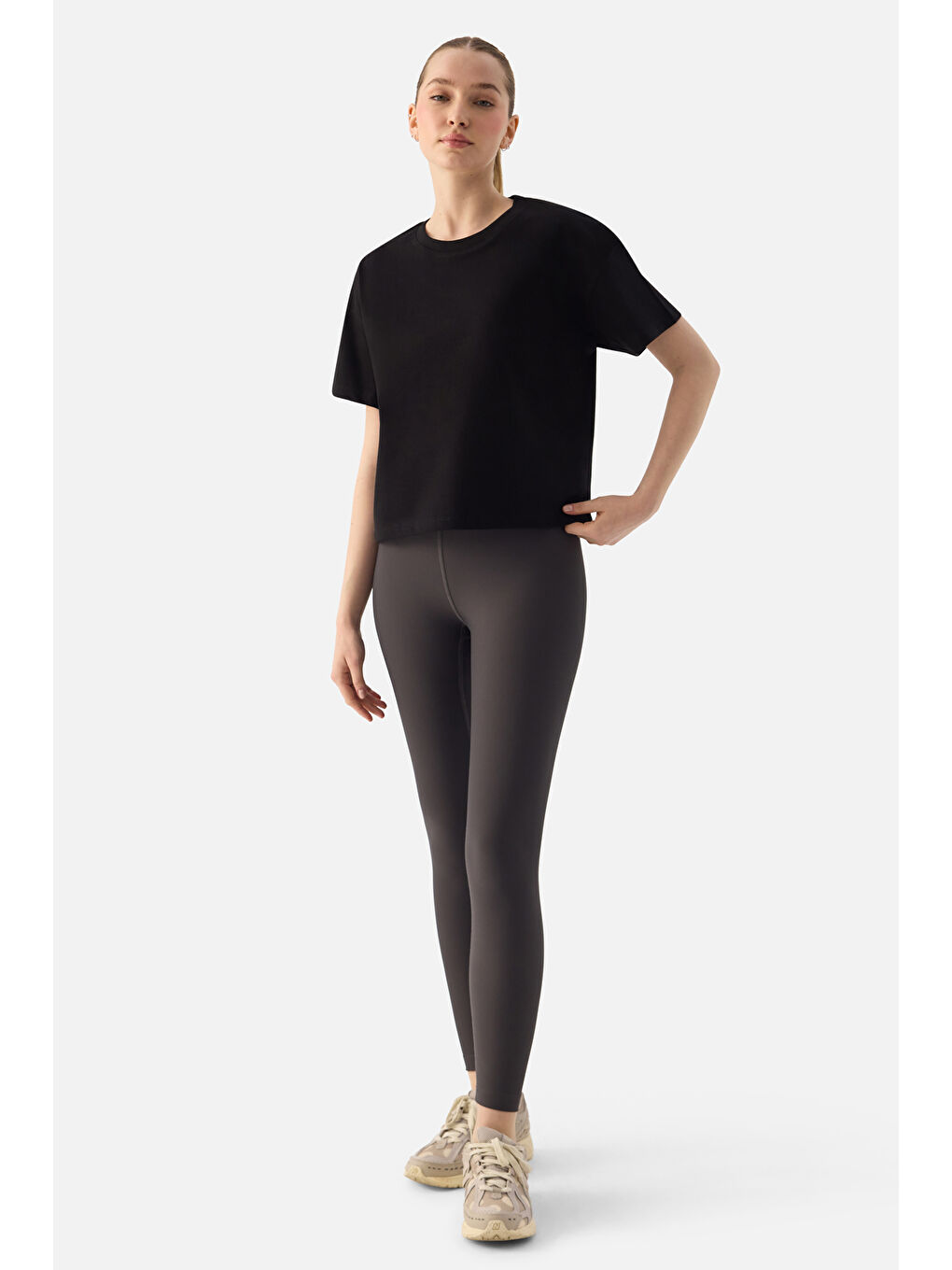 Noya Kısa Oversize Siyah Tişört-1