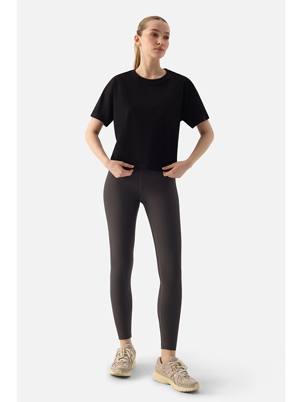 Noya Kısa Oversize Siyah Tişört-2