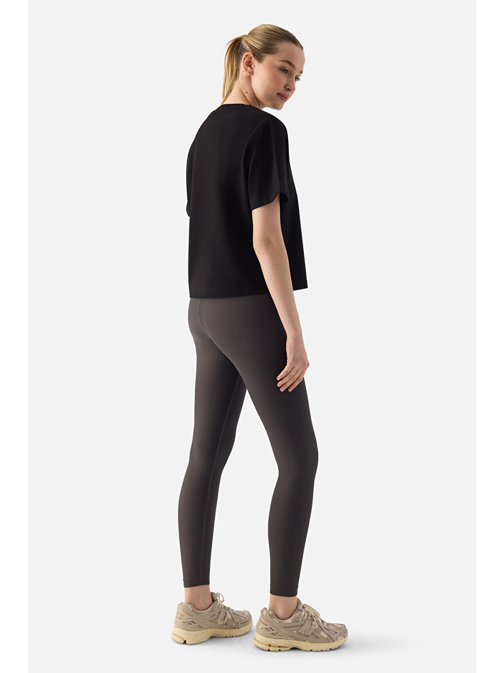 Noya Kısa Oversize Siyah Tişört-3