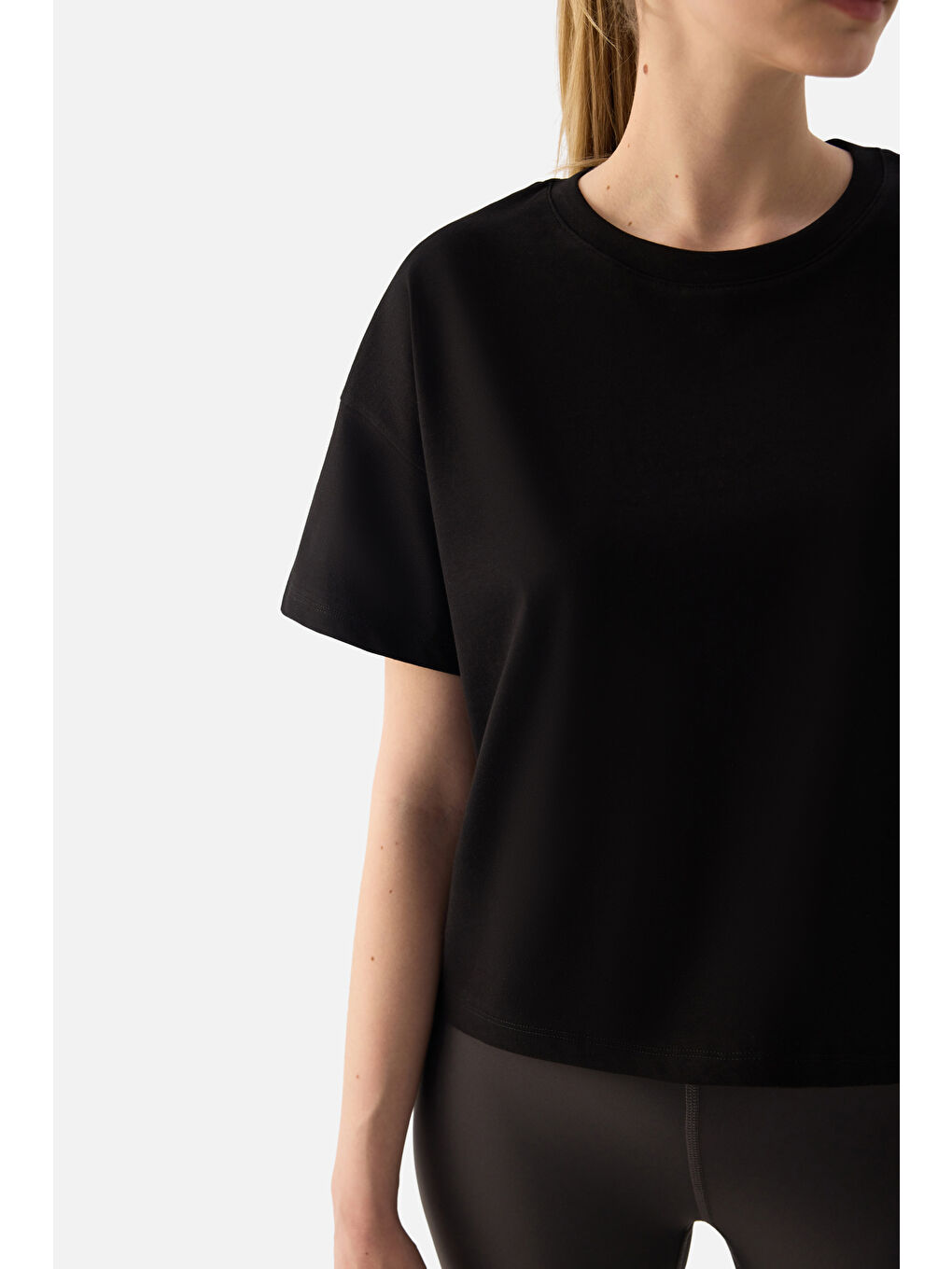 Noya Kısa Oversize Siyah Tişört-4