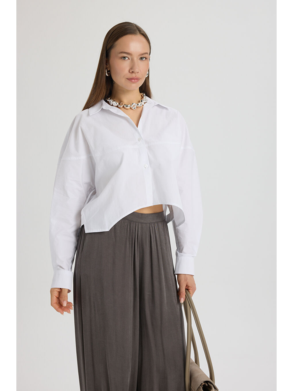 Numen Yırtmaç Detay Beyaz Kısa Gömlek-2