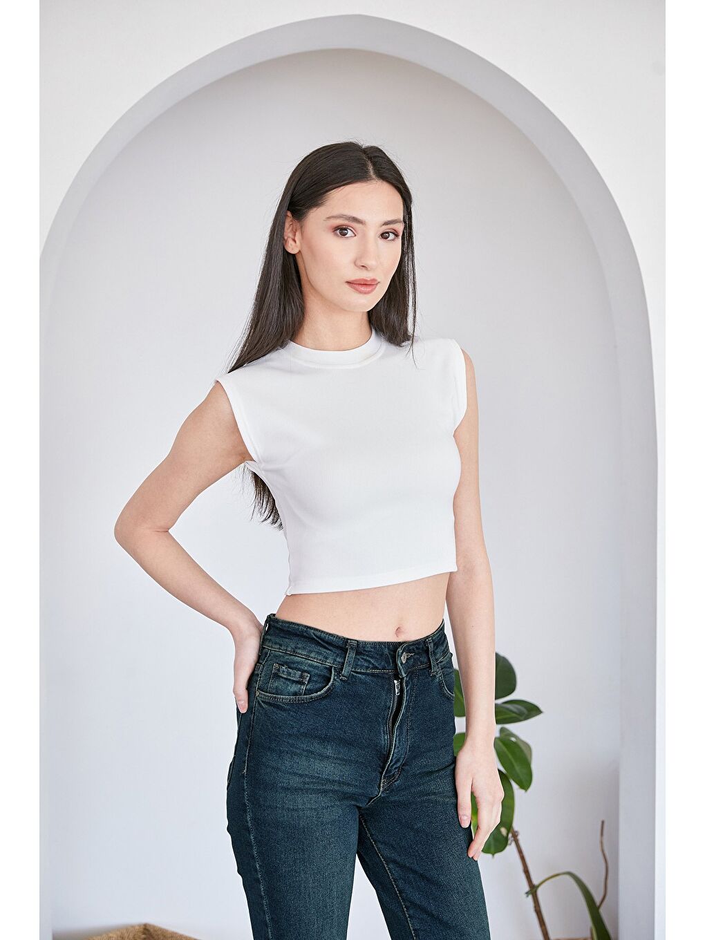 Beyaz Fitilli Bisiklet Yaka Crop Tişört