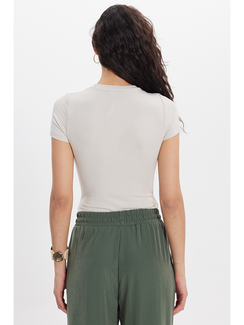 Kadın Slim Fit Dar Kesim Pamuklu Kısa Kollu Bisiklet Yaka Bej Tişört-5