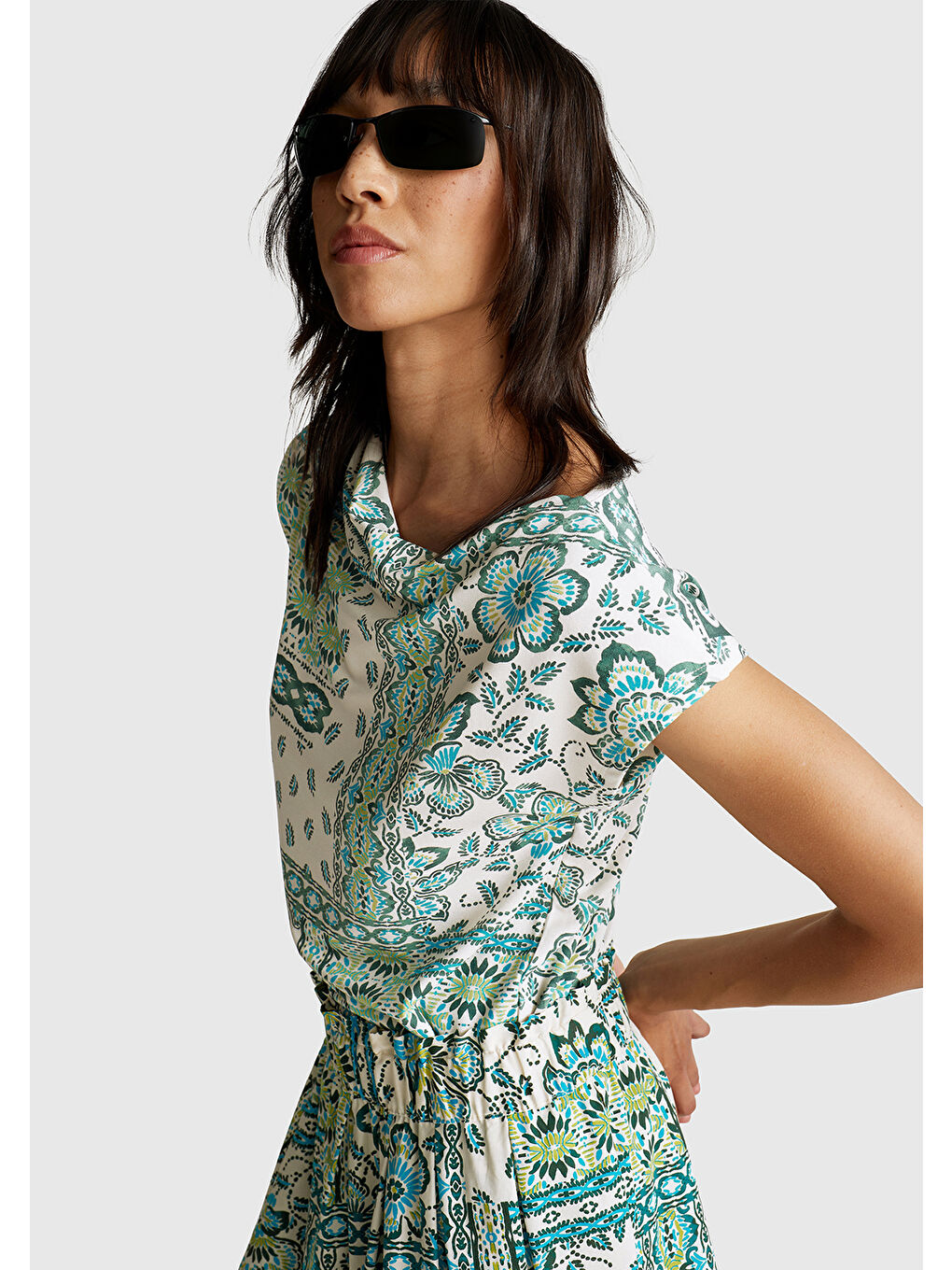 Kadın Açık Yeşil Desenli Kolsuz T-Shirt-4