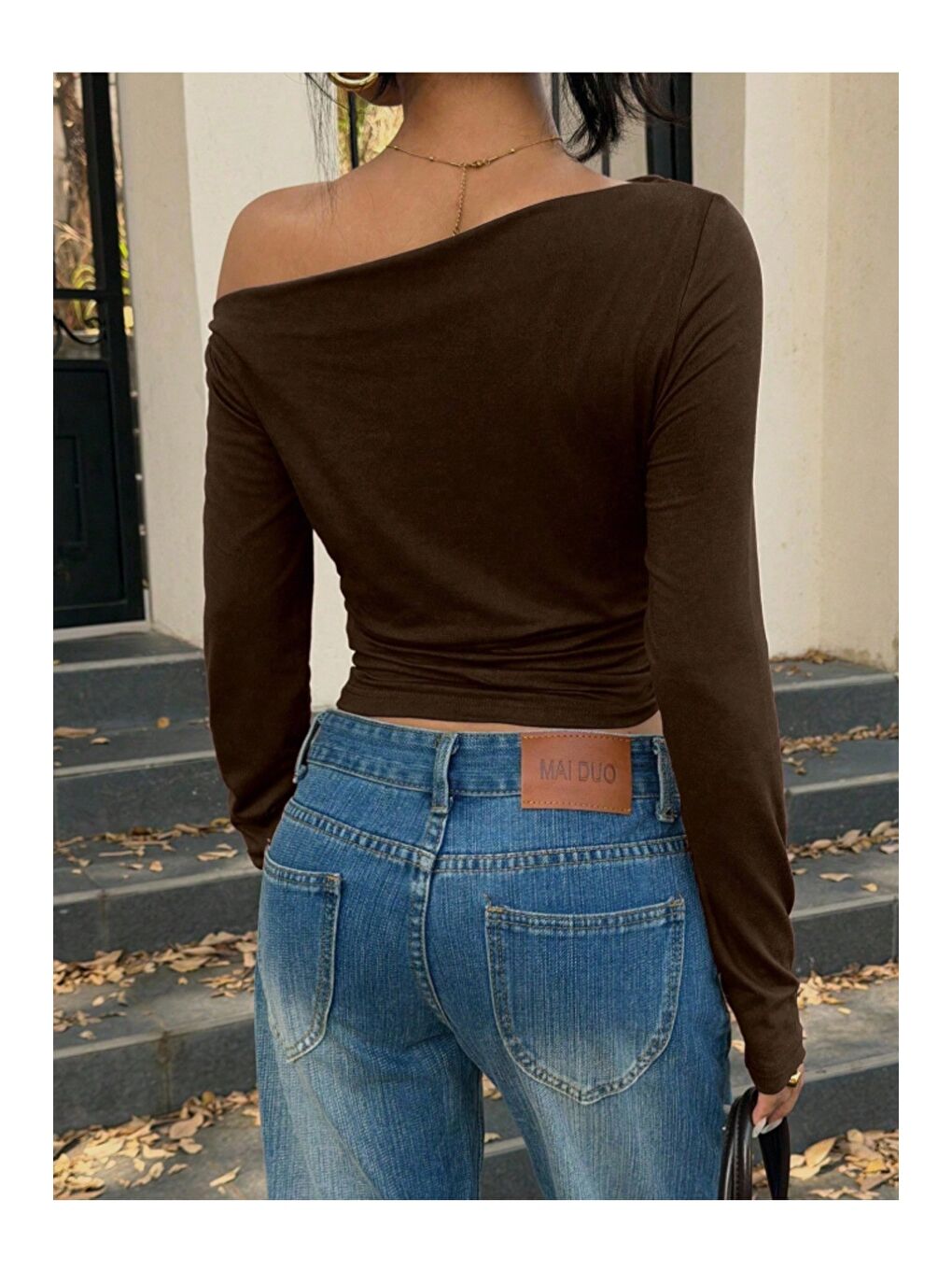 Kahverengi Kadın Asimetrik Omuz Uzun Kollu Büzgülü Dar Kesim Kısa Tişört-1