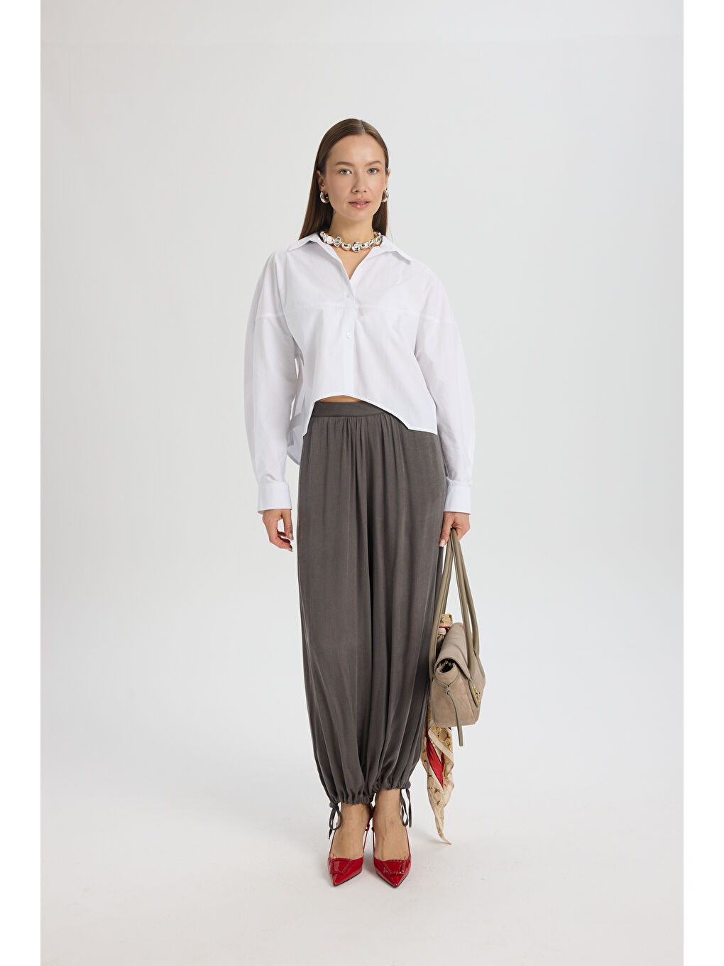 Numen Yırtmaç Detay Beyaz Kısa Gömlek-5