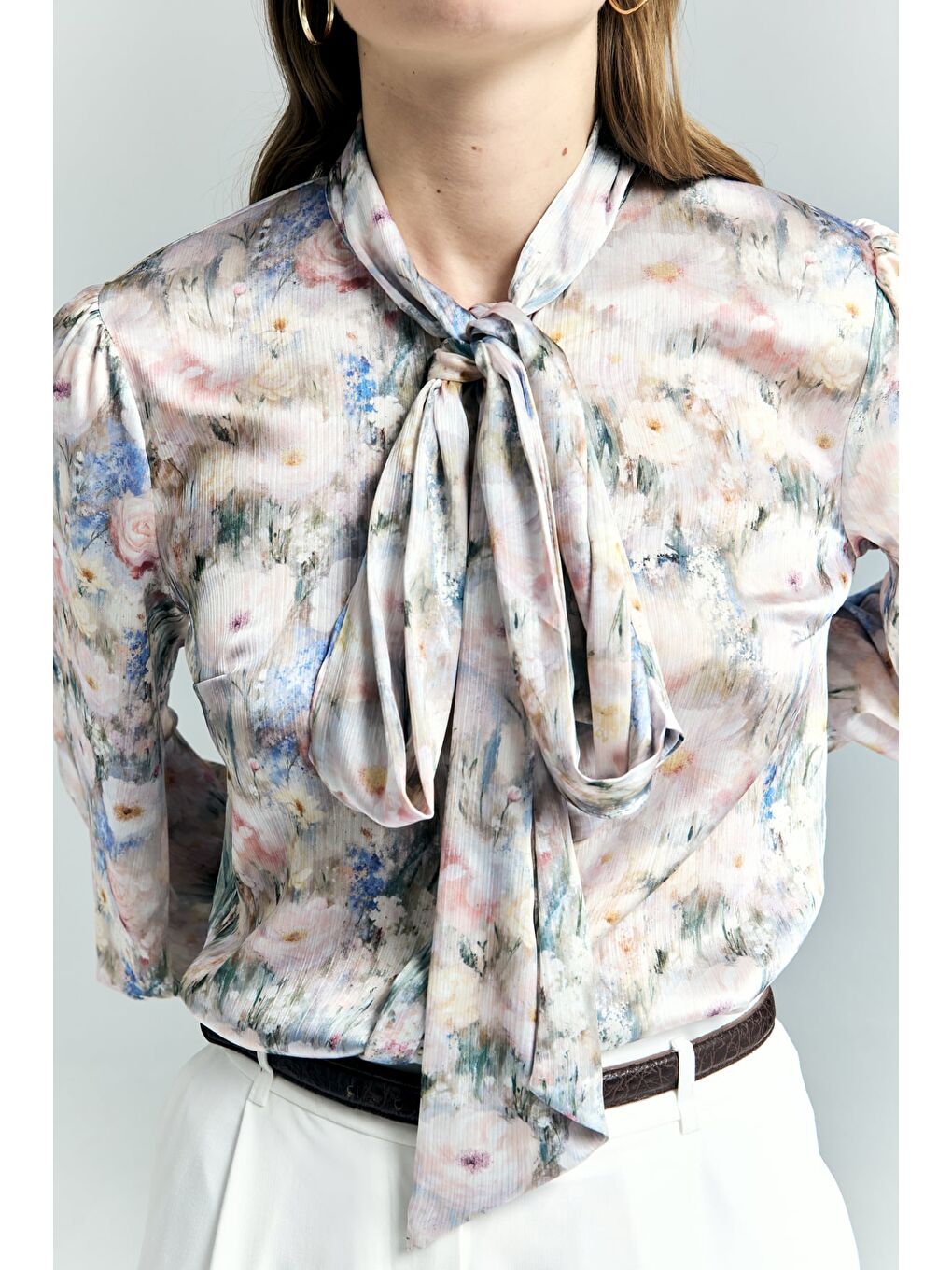 Pembe Çiçek Desenli Fularlı Gömlek - Pudra-5