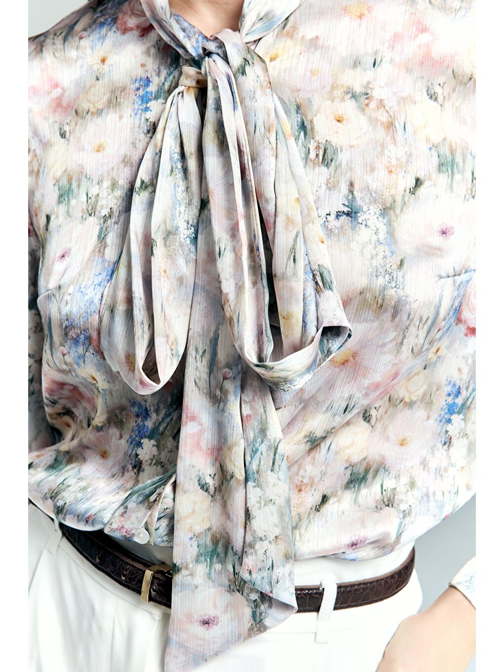 Pembe Çiçek Desenli Fularlı Gömlek - Pudra-6