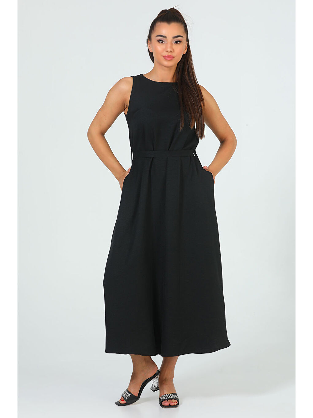 Siyah Kadın Bisiklet Yaka Cep Detaylı Bel Kuşaklı Uzun Elbise