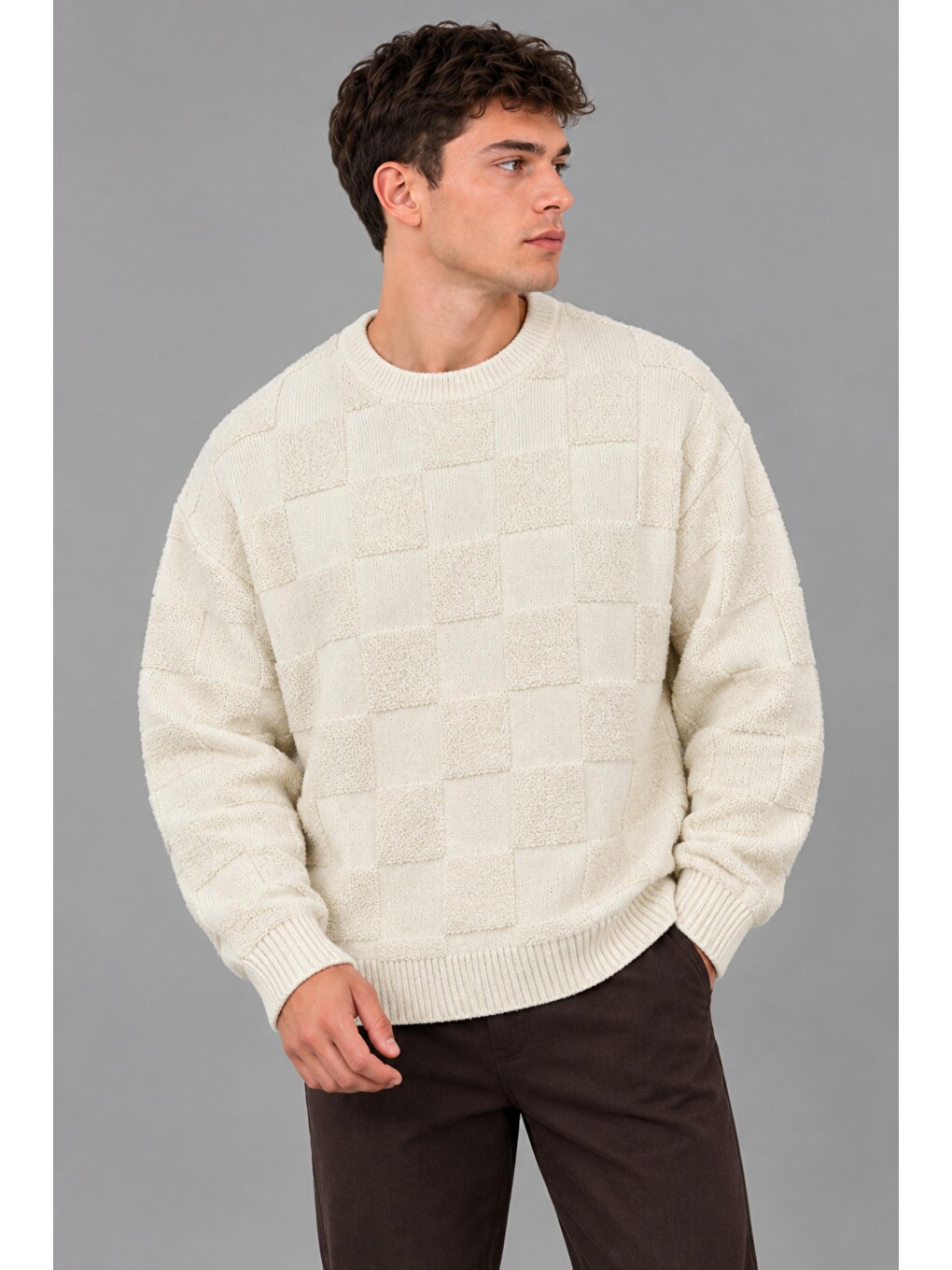 Beyaz Oversize Pelüş Kare Desen Kışlık Kazak Dp 18381_10062-2