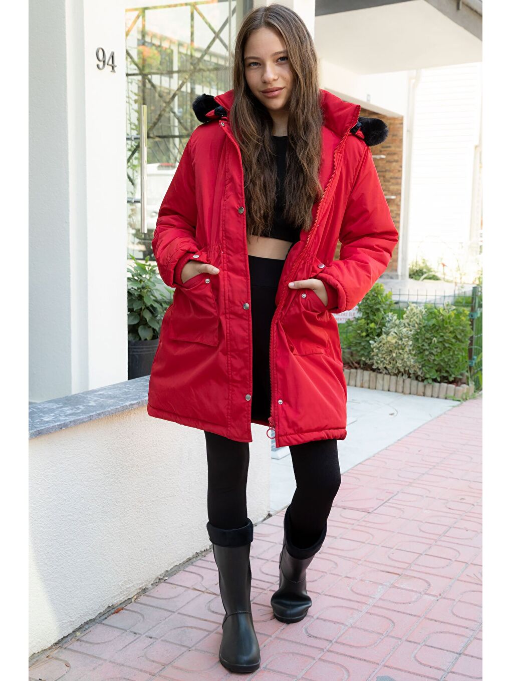 Kırmızı Kapaklı Cepli İçi Kürklü Çıkarılabilir Kapüşonlu Kız Çocuk Şişme Mont 21484-2