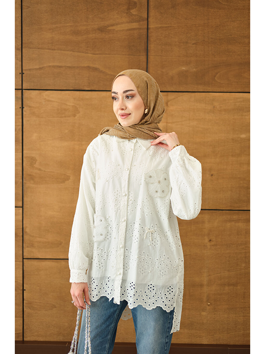 Kadın Çiçek Taş İşleme Detay Brode Ve İnci Detaylı Gömlek Beyaz
