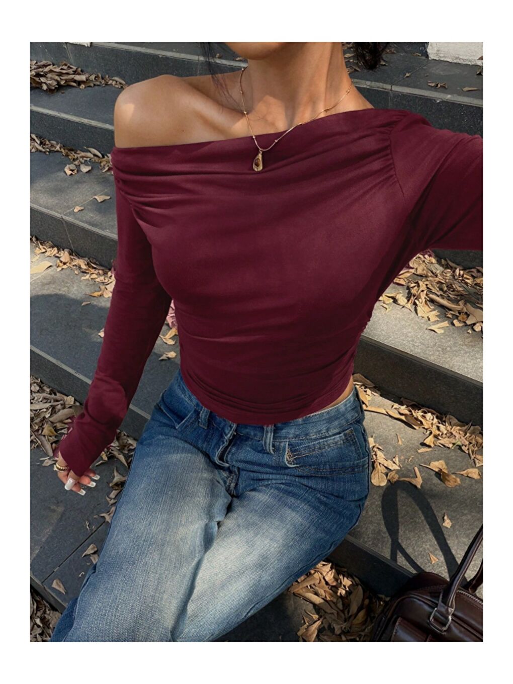 Bordo Kadın Asimetrik Omuz Uzun Kollu Büzgülü Dar Kesim Kısa Tişört-1