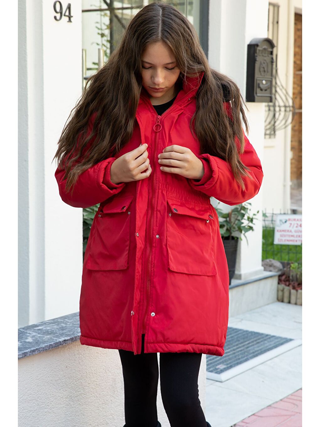 Kırmızı Kapaklı Cepli İçi Kürklü Çıkarılabilir Kapüşonlu Kız Çocuk Şişme Mont 21484-3
