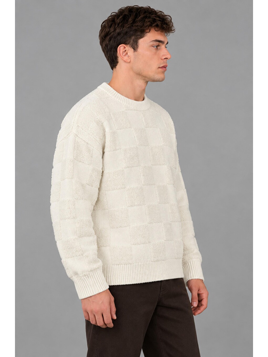 Beyaz Oversize Pelüş Kare Desen Kışlık Kazak Dp 18381_10062-4