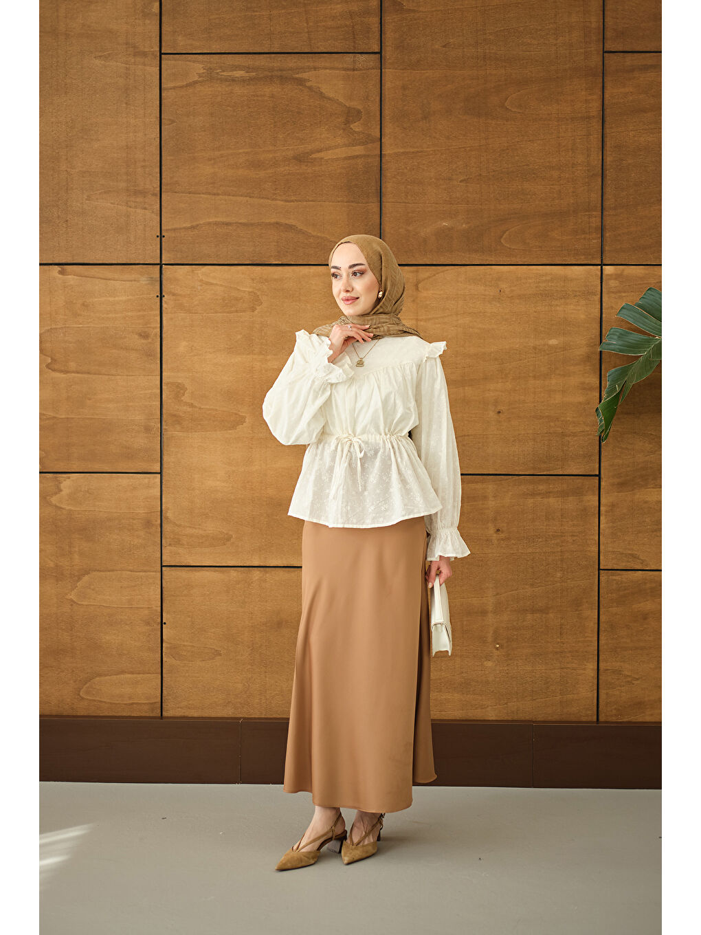 Kadın Nakış Desen Brode Gömlek Ekru-1