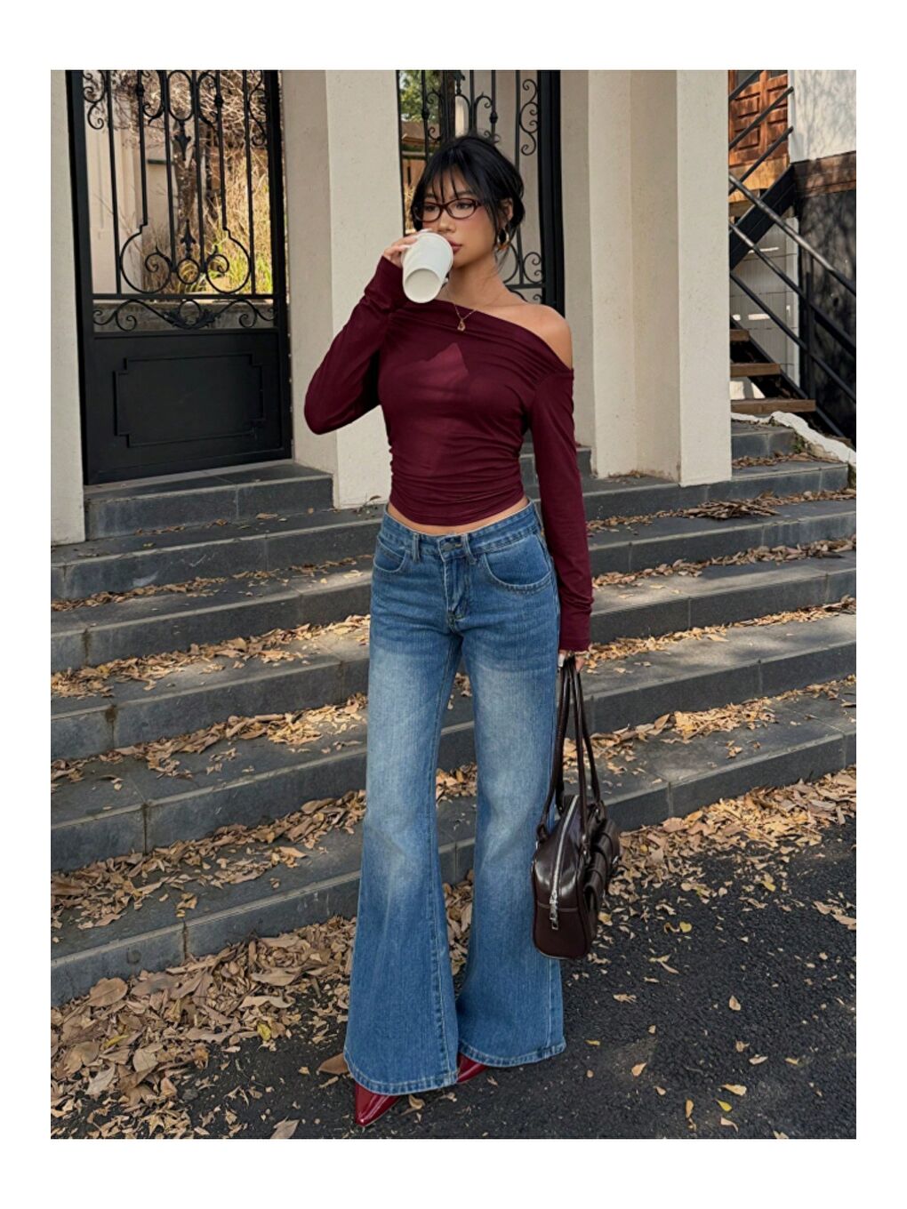 Bordo Kadın Asimetrik Omuz Uzun Kollu Büzgülü Dar Kesim Kısa Tişört-3