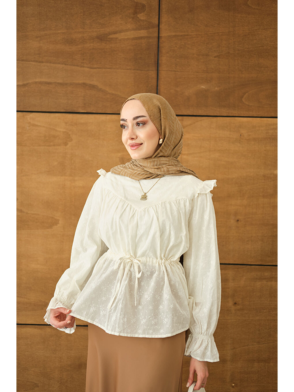 Kadın Nakış Desen Brode Gömlek Ekru-2