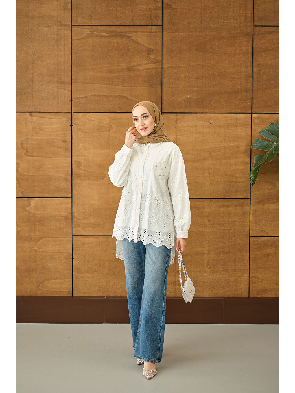 Kadın Çiçek Taş İşleme Detay Brode Ve İnci Detaylı Gömlek Beyaz-1