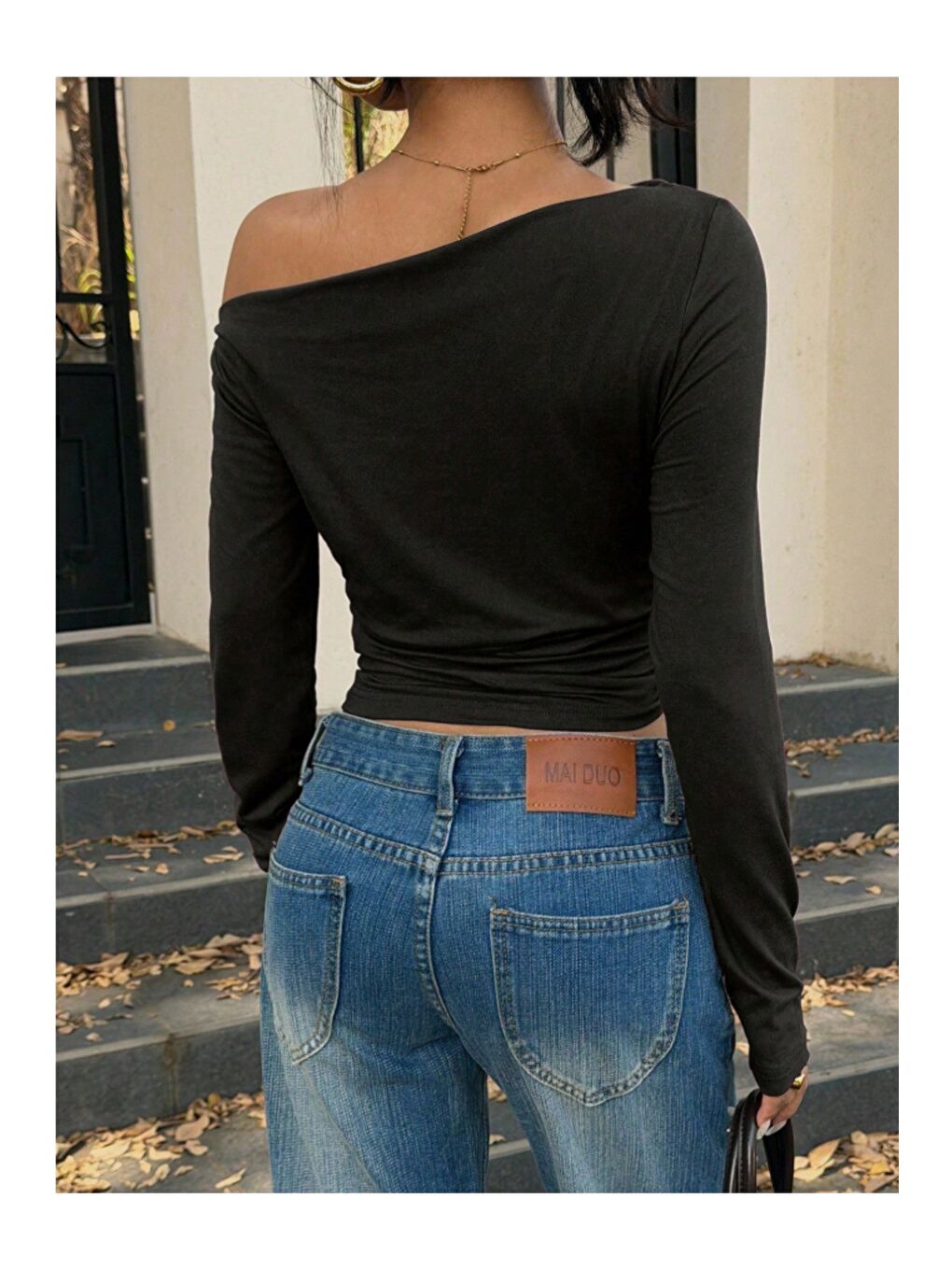 Siyah Kadın Asimetrik Omuz Uzun Kollu Büzgülü Dar Kesim Kısa Tişört-1