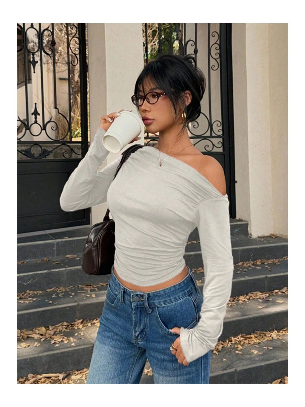 Beyaz Kadın Asimetrik Omuz Uzun Kollu Büzgülü Dar Kesim Kısa Tişört