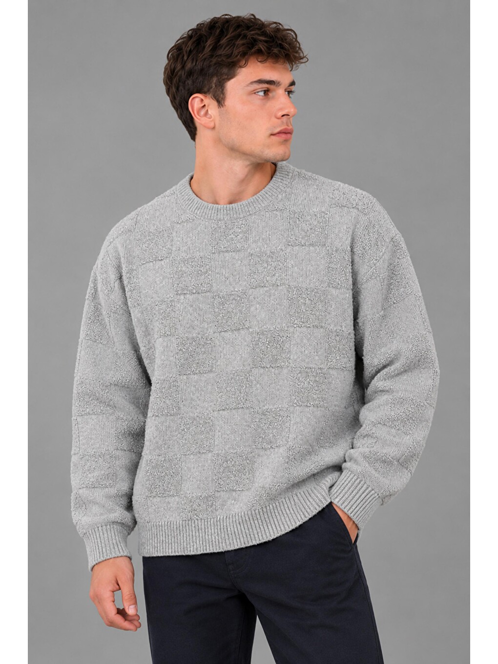 Gri Oversize Pelüş Kare Desen Kışlık Kazak Dp 18381_10062-3