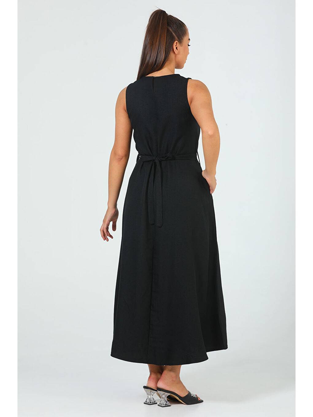 Siyah Kadın Bisiklet Yaka Cep Detaylı Bel Kuşaklı Uzun Elbise-5