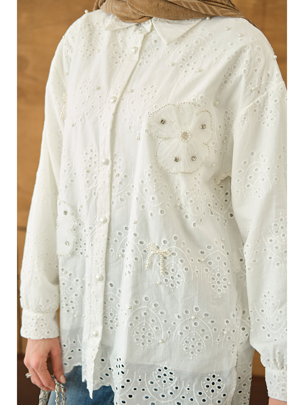 Kadın Çiçek Taş İşleme Detay Brode Ve İnci Detaylı Gömlek Beyaz-4