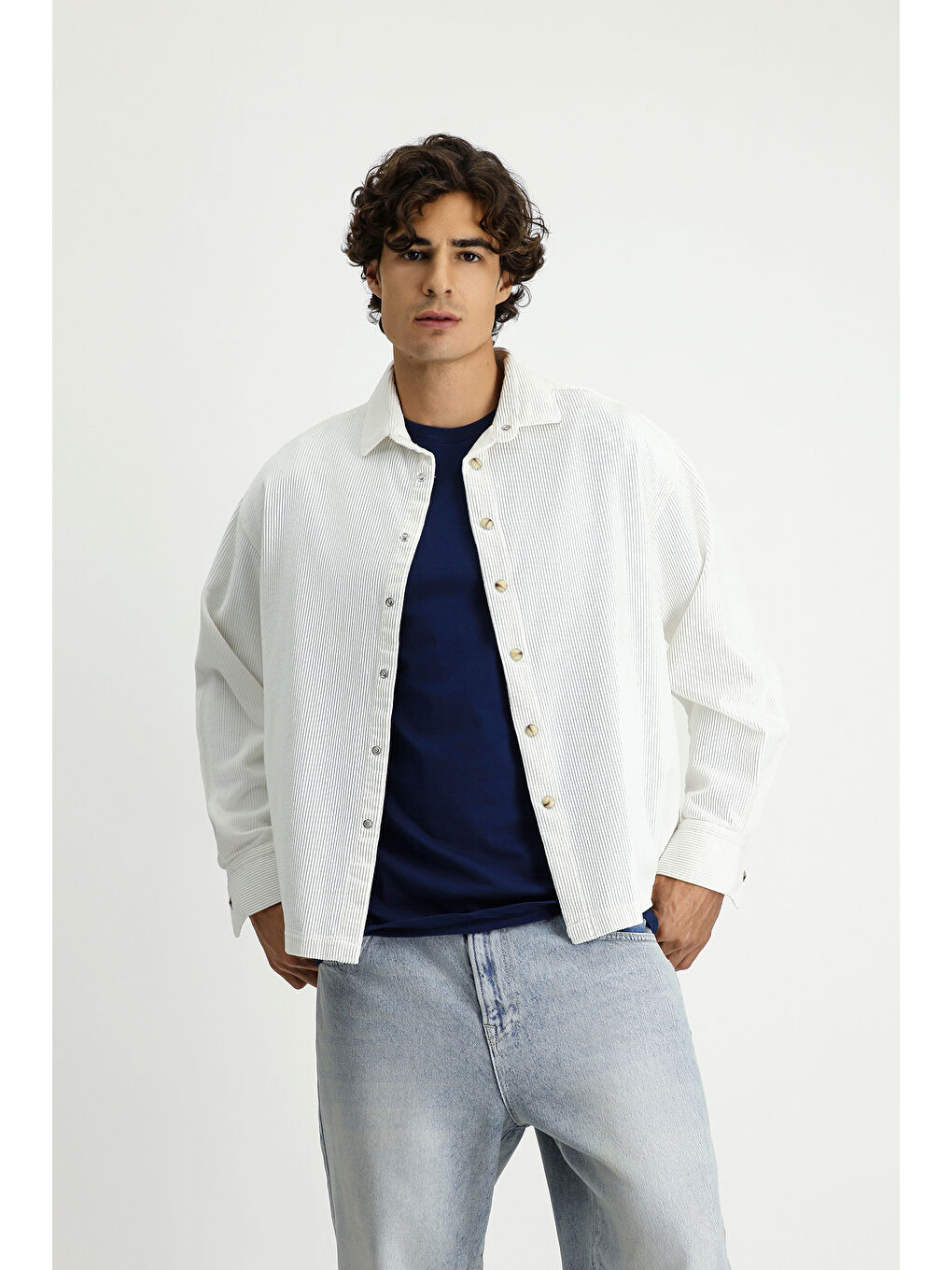 Beyaz Uzun Kol Oversize Ekstra Rahat Kesim Pamuk Spor Kadife Gömlek