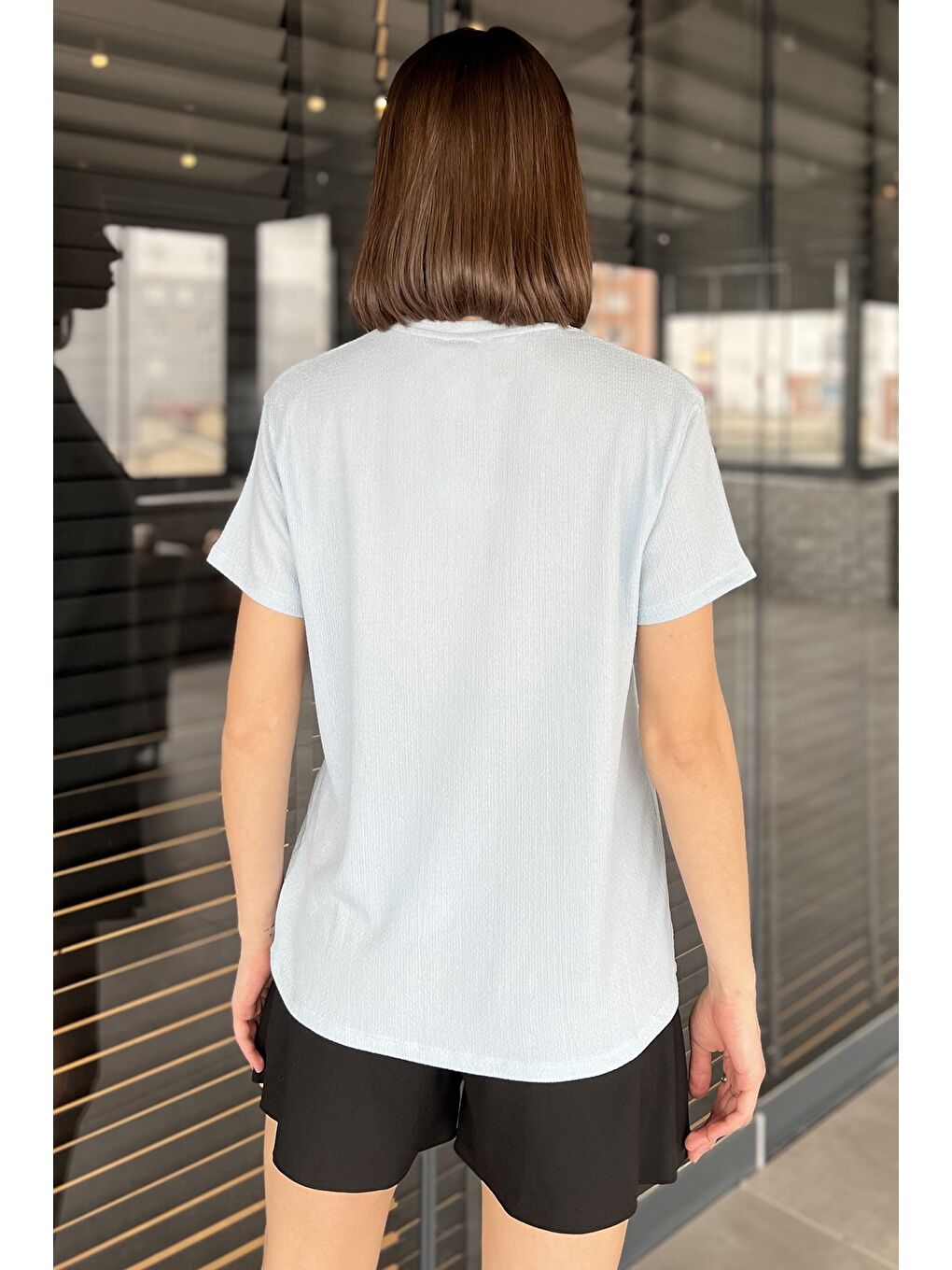 Mavi Kadın Bisiklet Yaka Kalp Nakışlı Tişört-3